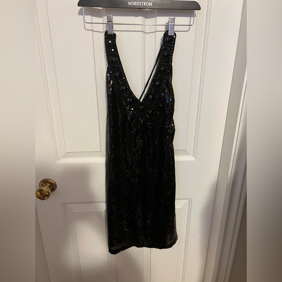 Sequin black dress. - Picture 3 of 4